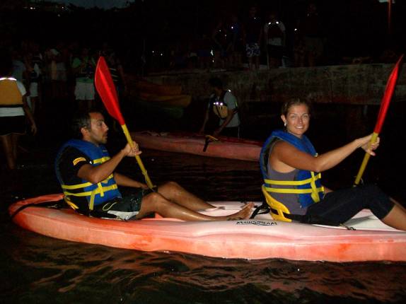 Início do passeio de caiaque em direção à baía bioluminescente, em Fajardo - Porto Rico